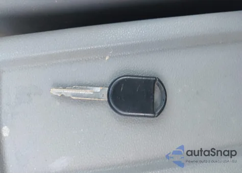 2004 Ford Freestar z USA, uszkodzony, nr VIN 2FMVA51654DB12409